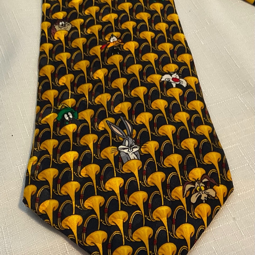 Warner Bros. Looney Tunes Tie Black & Gold Bugs Daffy Sylvester Coyote Taz